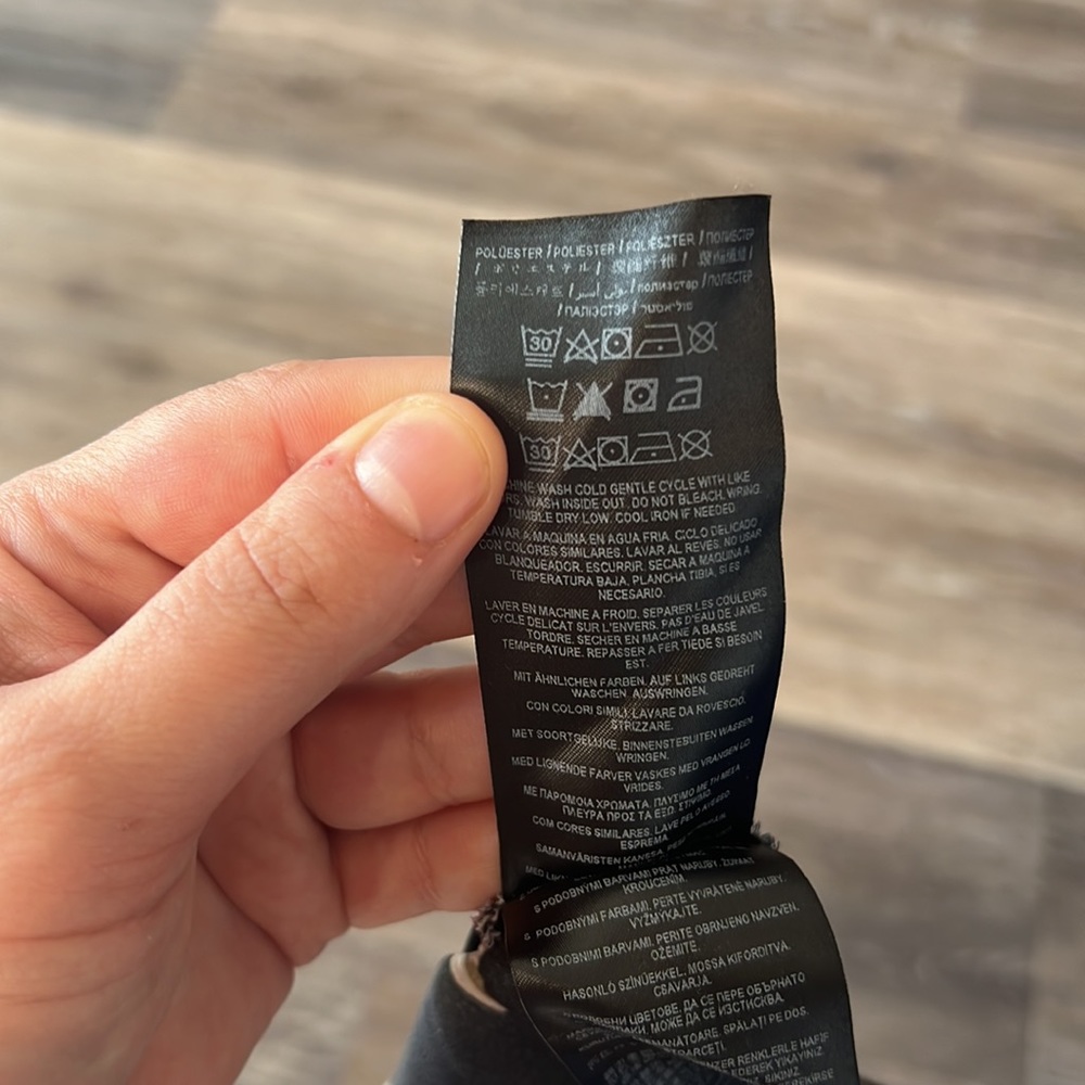 NWOT Guess black pink floral v neck long sleeve tunic top tie bottom detail M - Picture 9 of 9